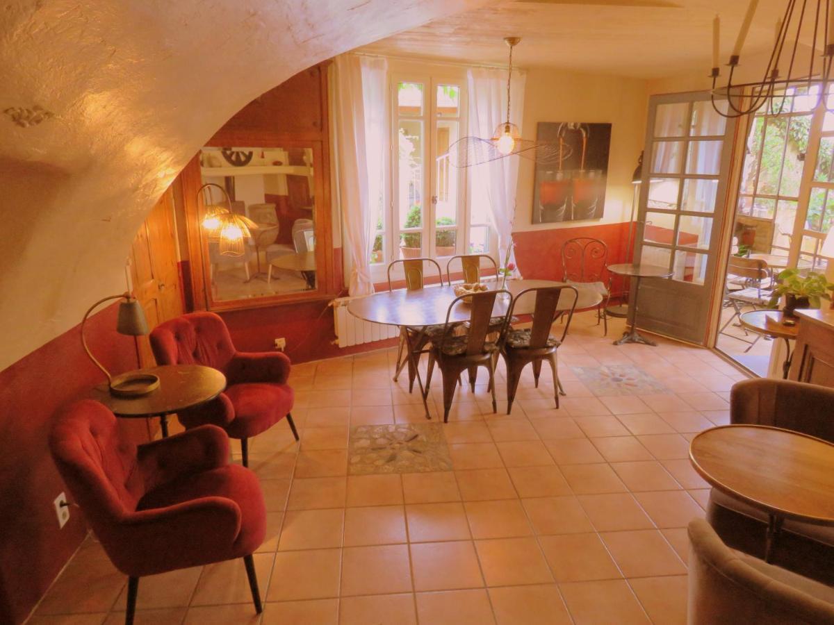 Les Buis De Lussan Bed & Breakfast Lussan  Dış mekan fotoğraf